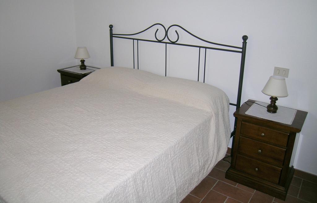 קורטונה Agriturismo Podere Ossaia חדר תמונה